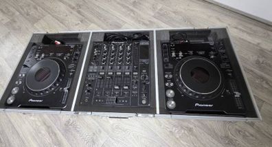 Pioneer DJM-800 mixer and CDJ-1000 players in flight case