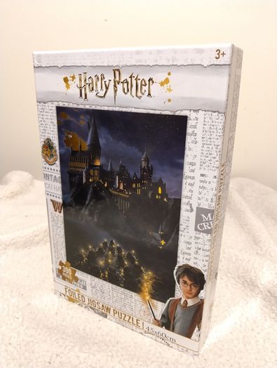 Harry Potter Hogwarts Foiled 300 Piece Jigsaw Puzzle