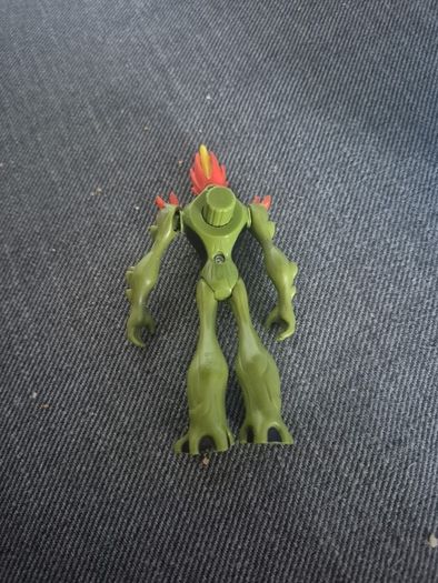 Ben 10 biode DNA alien four inches