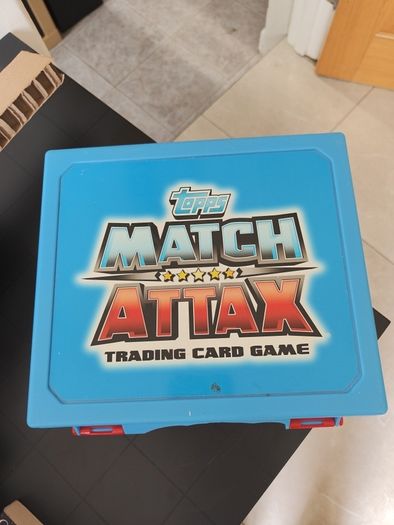 850 Match Attax cards and carry box