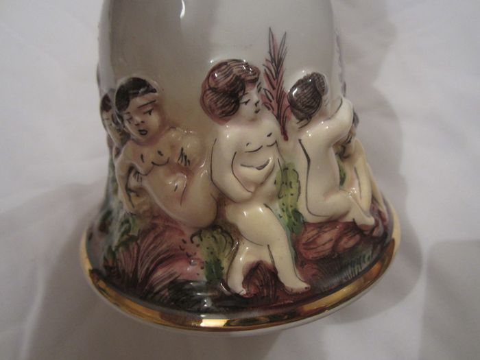 R.Capodimonte  bell