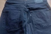 ladies jeans. LEVIS size 28