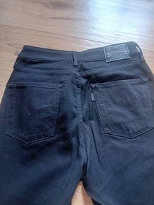 ladies jeans. LEVIS size 28