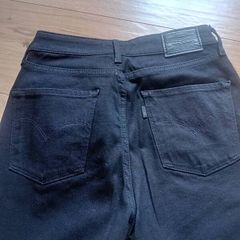 ladies jeans. LEVIS size 28