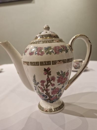 Antique arklow pottery 12-piece tea collection (famel rose)