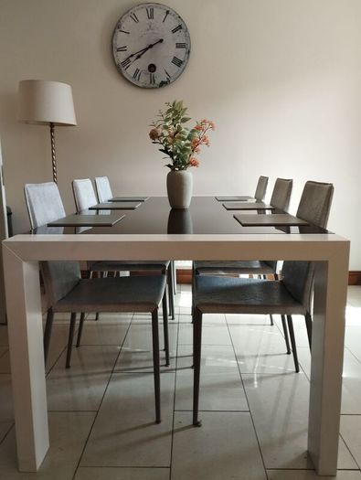 Calligaris dining table and 6 chairs