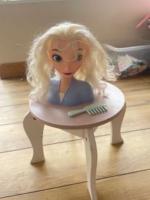 Frozen dolls head with comb