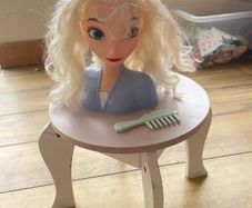 Frozen dolls head with comb