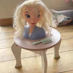 Frozen dolls head with comb