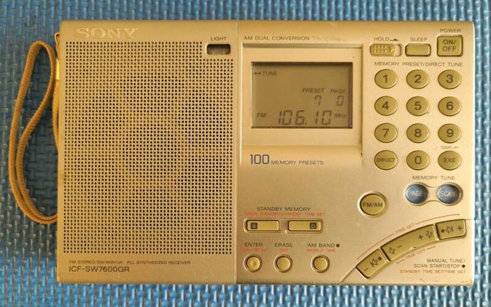 Sony ICF-SW7600GR World Band Receiver Radio, good working order.