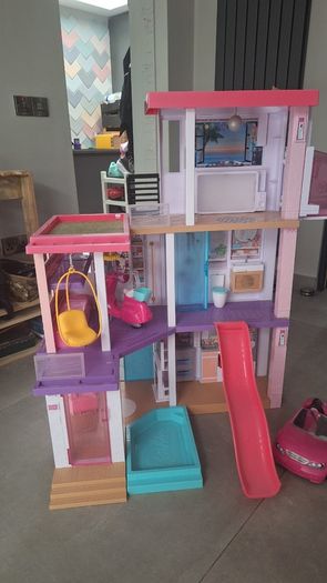 Barbie Dreamhouse.