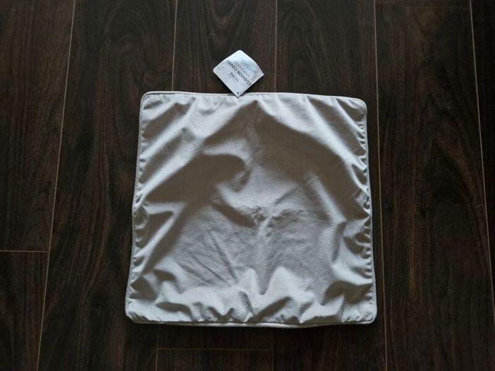 Primark Home Velvet Cushion Cover Taupe Light grey s. 43x43cm