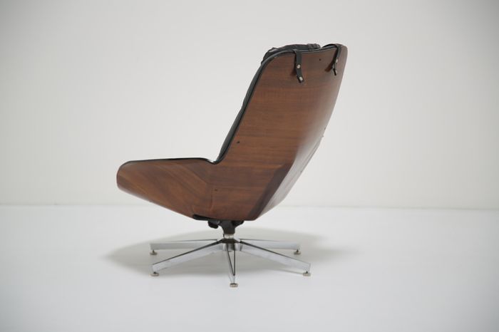 Mid-Century Sculpted Walnut Mr. Chair Lounge Chair by George Mulhauser for Plycraft, 1960s