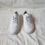 converse ox low size 5 white leather in great condition Image 2