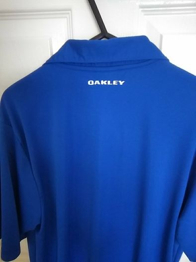 Oakley t-shirt