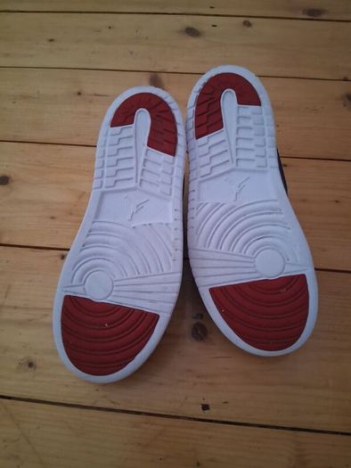 Nike Air Jordan black & red trainers 2.5 uk
