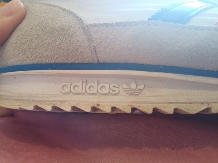 Adidas runners size 9 \ 43