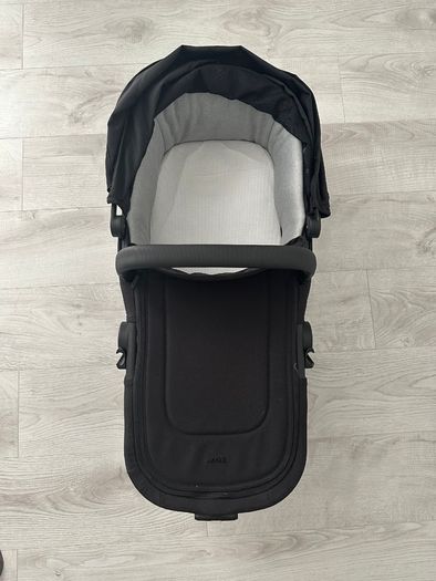 Joolz Aer+ Cot (Black) and Raincover (Grey)
