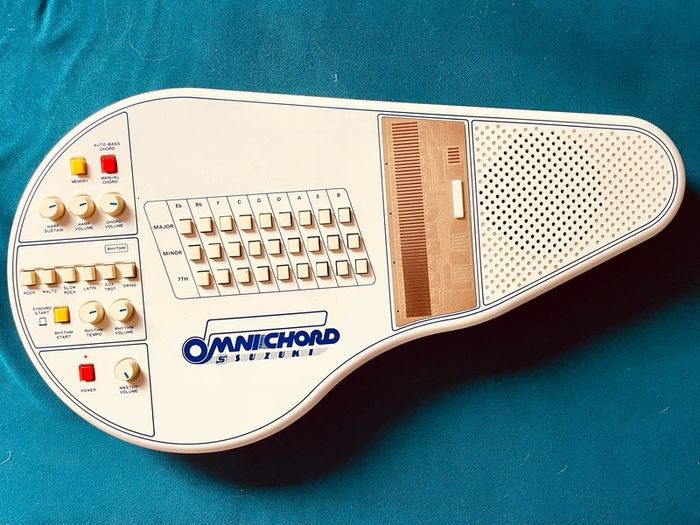 Omnichord Om-27