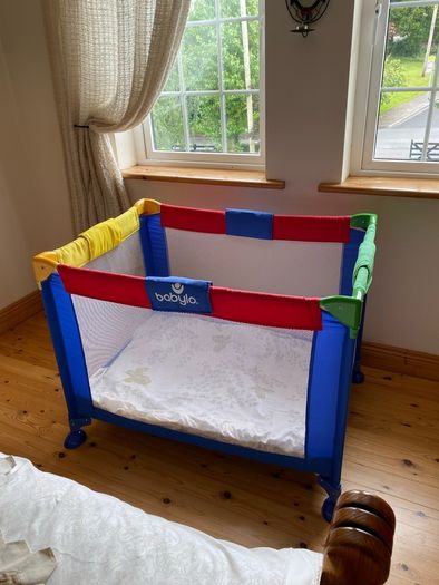 Baby travel cot