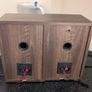 Pair of passive bookshelf speakers walnut finish Image 2