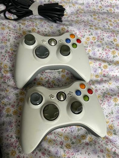 Xbox 360 Bundle with Kinect, 2 Controllers & 13 Games