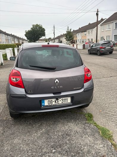 2008 Renault Clio + CarPlay + Reverse Camera