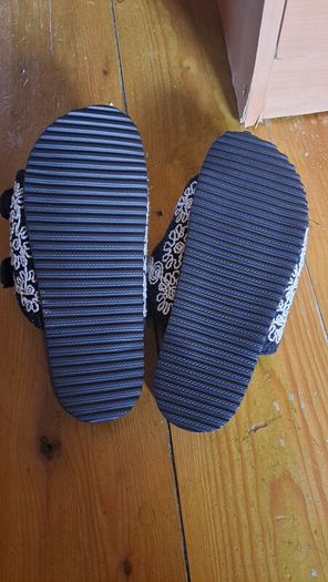 Primark Sandals.( New) ..size 3