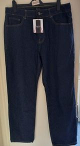BNWT Mens Relaxed Jeans Size 32