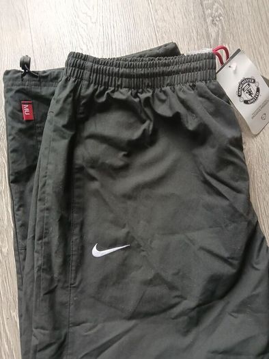 2002/2004 man united 3/4 bottoms XL
