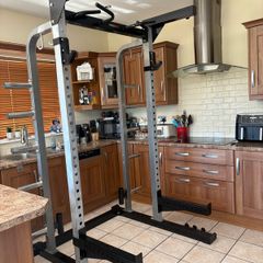 Unbelievable Commercial 450 Kilogram Rated Power Squat Rack Woth 10 X Weight Plate Storage Racks, 2 X Barbell Holders, Chin Up And Resistance Band Points!!!