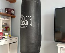 Box fit boxing bag plus wall bracket