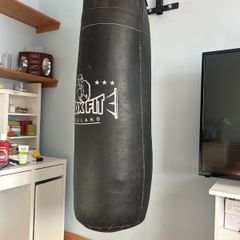 Box fit boxing bag plus wall bracket