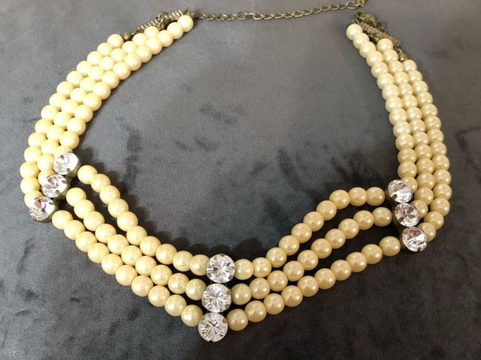 Pearl choker necklace