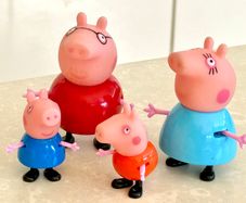 Peppa Pig Peppa's Adventures Peppa's Family Figure 4-Pack, Ages 3 and Up