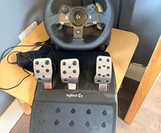 Logitech G920 Racing Wheel & Pedals for Xbox / PC