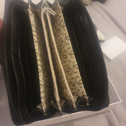 GUESS Wallet/Purse ..  Large Genuine GUESS Leather Wallet  Boxed .. Colour: Black .. Price Drop