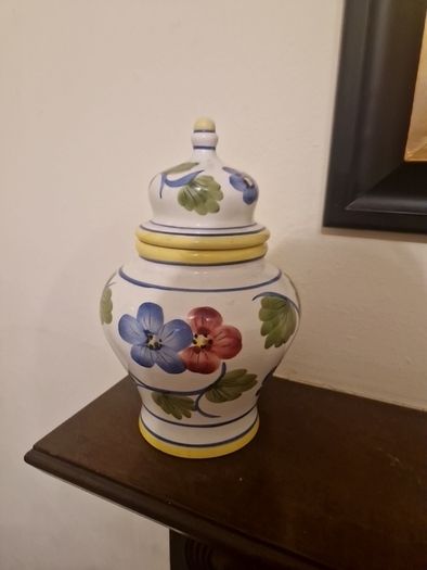 lidded pot