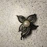 21 Vintage Brooches Image 10