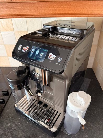 Delonghi  Eletta Explore Coffee Machine