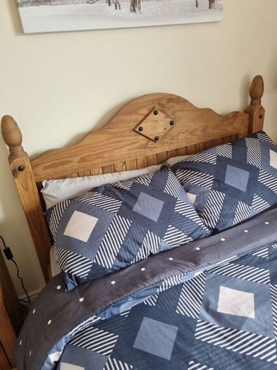 Bed & 2 lockers