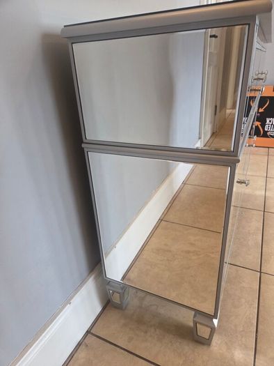 mirrored unit