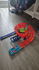 Hot wheels track