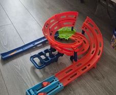 Hot wheels track