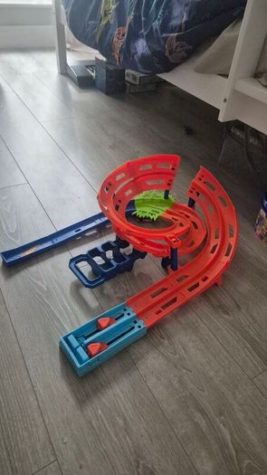 Hot wheels track