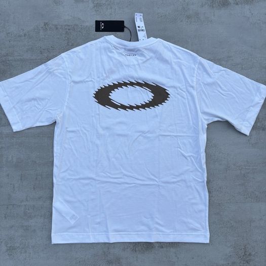 oakley T-shirt