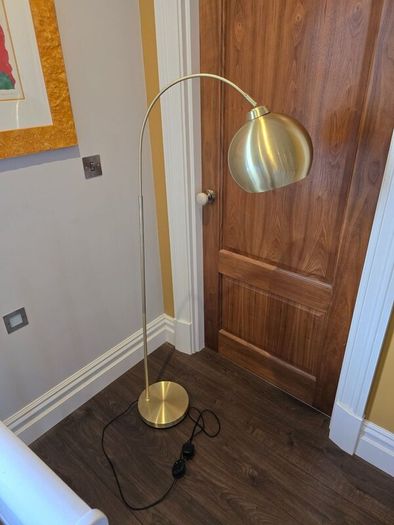 Gold arc free standing lamp