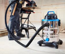 30L Wet Dry Workshop Vacuum Cleaner with Power Socket