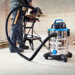 30L Wet Dry Workshop Vacuum Cleaner with Power Socket