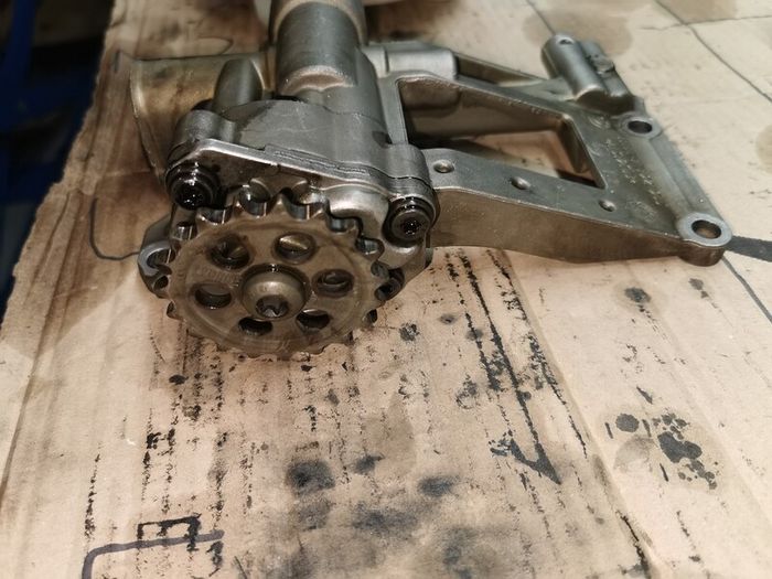 M57 oil pump